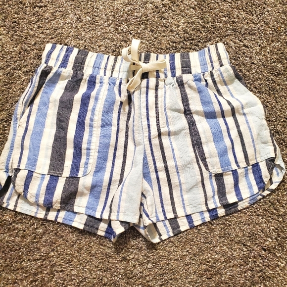 Pull on striped linen shorts - Picture 2 of 5